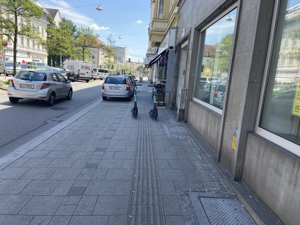 E-Scooter Wiener 'Straße bei Schneider 02062021