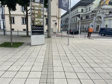 TBI Plakat zu nahe an TBI Neuer Dom Herrenstraße 38 190721