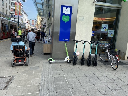E-Scooter Landstraße bei Tahlia Martin Luther Platz 300721