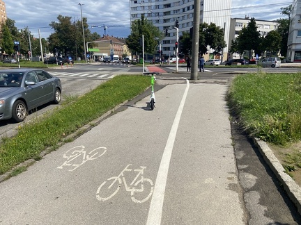 E-Scooter auf Radweg Bulgariplatz 080821