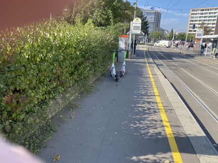 E-Scooter Straßenbahnhaltestelle Bulgariplatz 041021