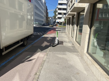 E-Scooter Volksgartenstraße 17 250921