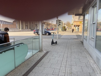 E-Scooter Zugang Straßenbahnhaltestelle Unionkreuzung 241121