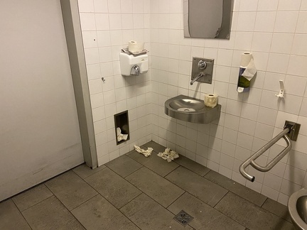 Behinderten WC Unionkreuzung 121221