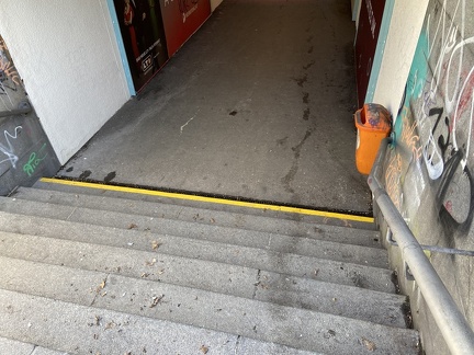 Stiege Unterführung bei Hauptplatz C nachher