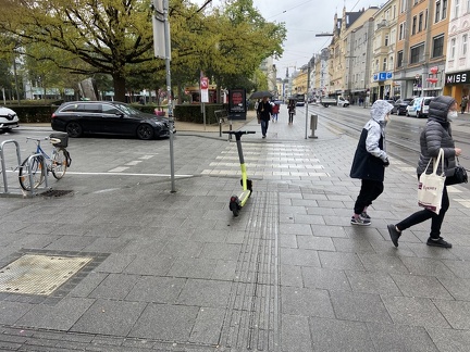 E-Scooter bei Hofer Bürgerstraße 19042022