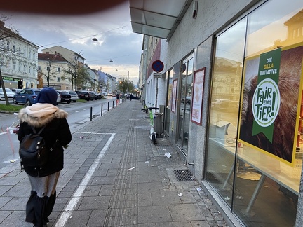 E-Scooter bei Billa in der Wiener Straße65  17-11-22