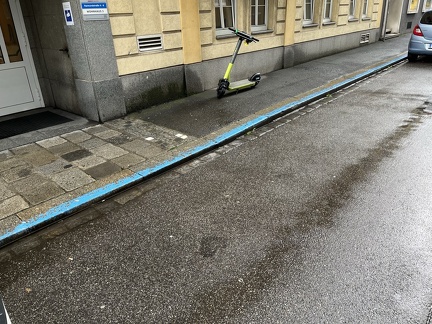 E-Scooter Raimundstraße 6 direkt bei RISS 09-08-2023