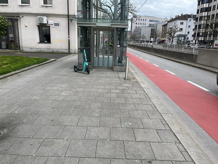 E-Scooter bei Lift HJK 10-04-2024 10-05 B