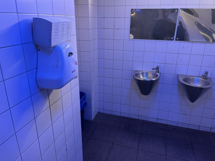 Herren WC Volksgarten ohne Handtuchspender 01-01-2025